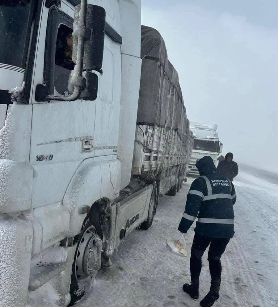 Konya’da bir düğün sahibi yolda kalanlar için yaptığıyla gönülleri fethetti 2